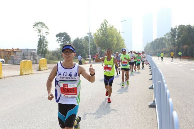 跑游记|爱长沙，辣就跑——记TCL2015长沙国际马拉松赛