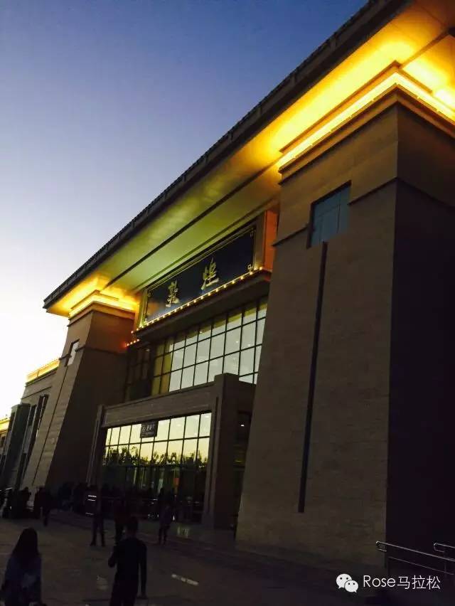 梦想穿过了西域 | 纪念丝路之上的敦煌马拉松