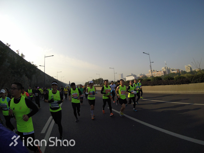 回顾 | 首届南马，一场“出人意料”的马拉松