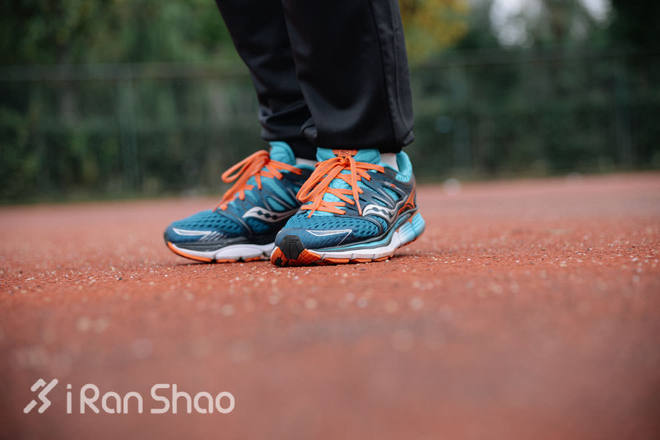 评测 | Saucony 圣康尼 Triumph ISO，向那些缓震弱鸡跑鞋致敬