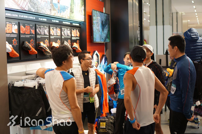 现场 | 赶在银杏叶落下时，分秒不差跑玩半马——Salomon城市越野北京站