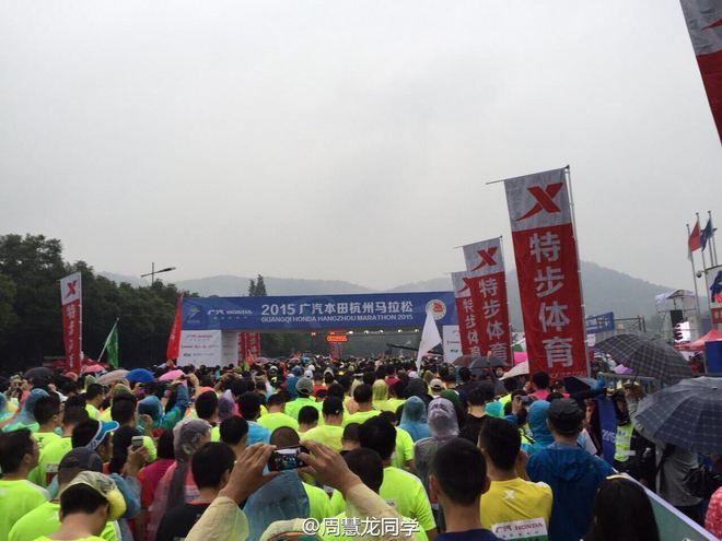 随风奔跑自由是方向——记人生第一次全程马拉松（兼雨中首马）——杭州马拉松