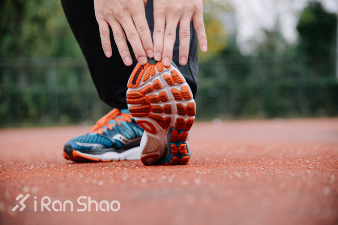 评测 | Saucony 圣康尼 Triumph ISO，向那些缓震弱鸡跑鞋致敬
