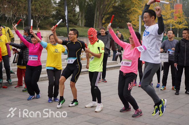现场 | 赶在银杏叶落下时，分秒不差跑玩半马——Salomon城市越野北京站