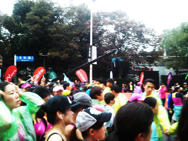 雨中奔跑---上海浦东国际女子半程马拉松赛众测报告