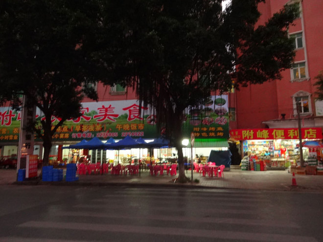 在雨中漫步，尝水中的味道