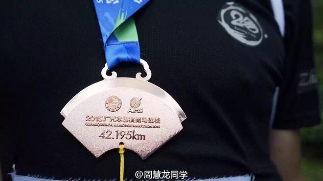 随风奔跑自由是方向——记人生第一次全程马拉松（兼雨中首马）——杭州马拉松