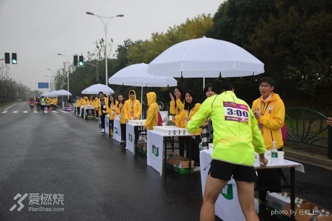 在雨中，每一步都是不同的风景