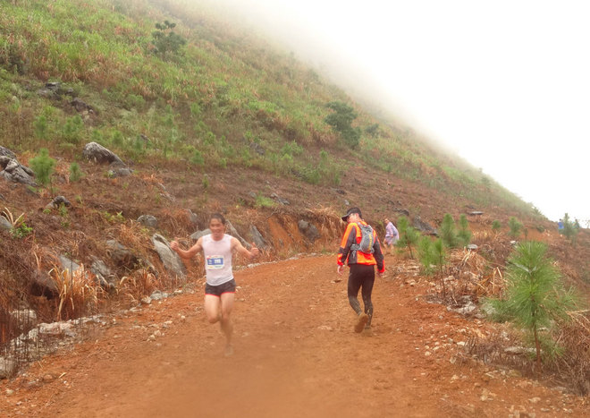 在雨中漫步，尝水中的味道