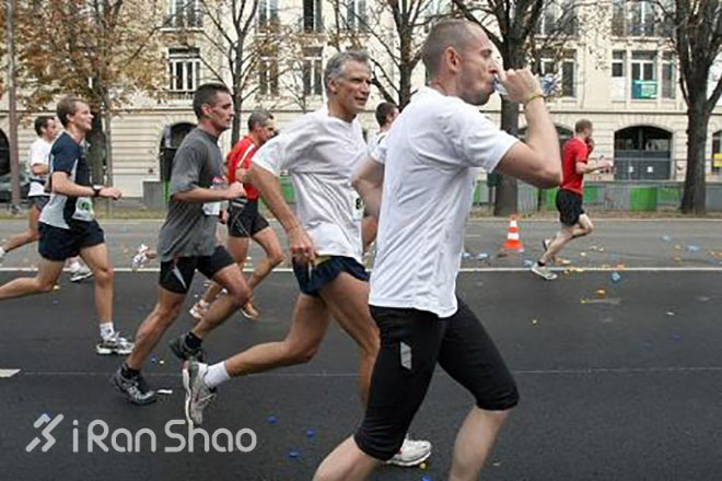 人物 | 全马进三的法国前总理，多米尼克·德维尔潘