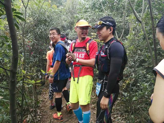 两个老男人的追狼之旅