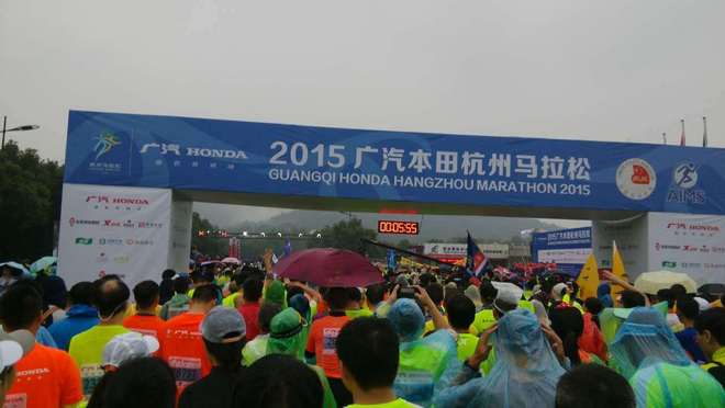 自己报的名，含着泪也要跑完