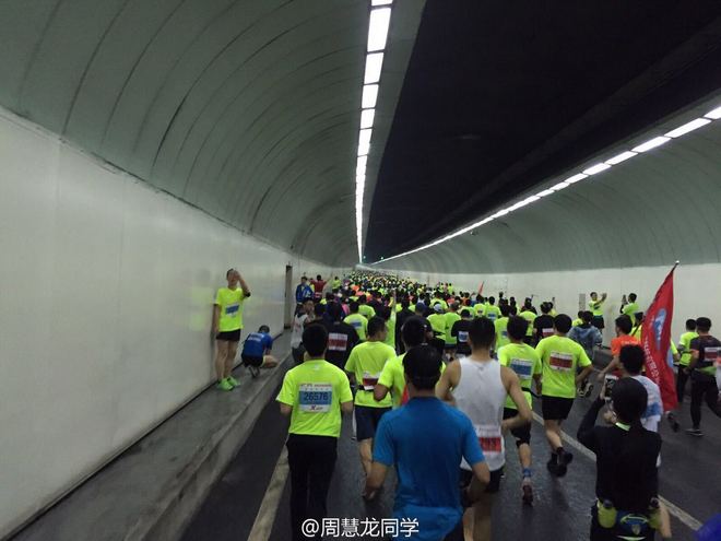 随风奔跑自由是方向——记人生第一次全程马拉松（兼雨中首马）——杭州马拉松