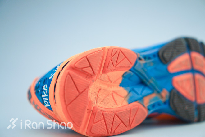 评测 | asics Noosa 10，像辆风格硬朗的美式肌肉车一样飞驰