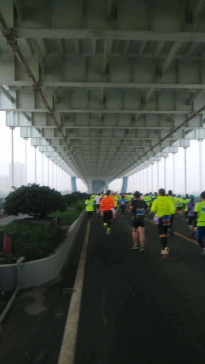 自己报的名，含着泪也要跑完