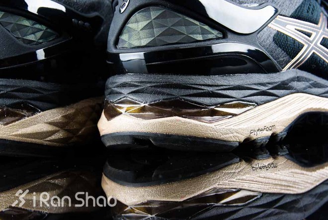 ASICS MetaRun 跑鞋