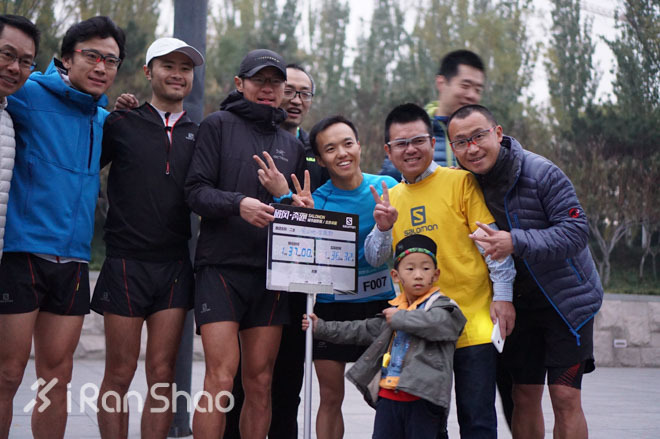 现场 | 赶在银杏叶落下时，分秒不差跑玩半马——Salomon城市越野北京站