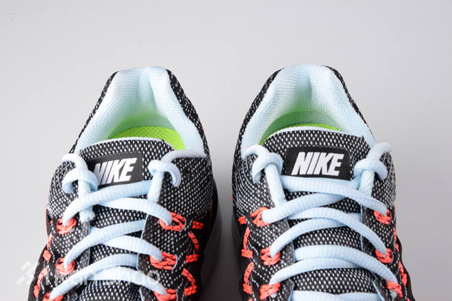 开箱 | Nike Air Zoom Vomero 10，漂亮得不像实力派