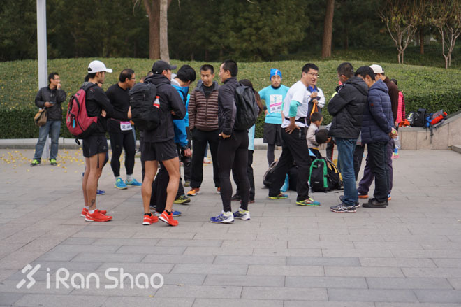 现场 | 赶在银杏叶落下时，分秒不差跑玩半马——Salomon城市越野北京站