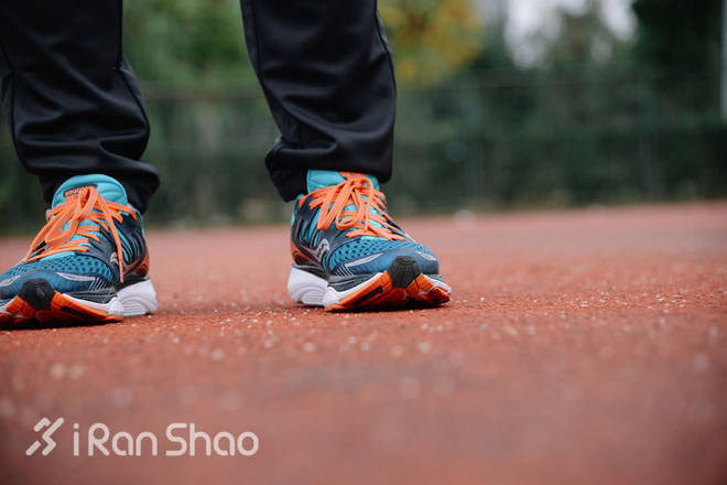 评测 | Saucony 圣康尼 Triumph ISO，向那些缓震弱鸡跑鞋致敬