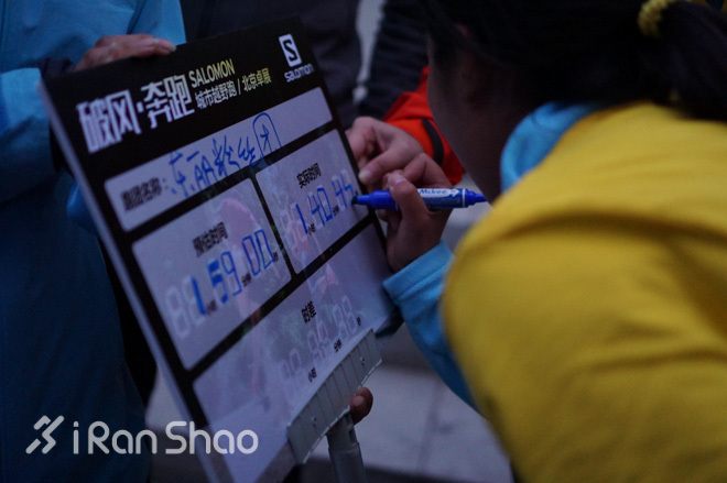 现场 | 赶在银杏叶落下时，分秒不差跑玩半马——Salomon城市越野北京站