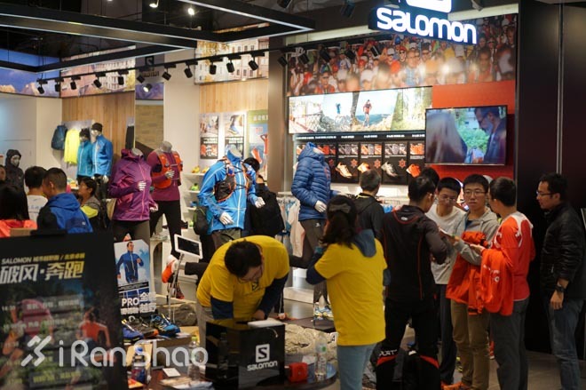 现场 | 赶在银杏叶落下时，分秒不差跑玩半马——Salomon城市越野北京站