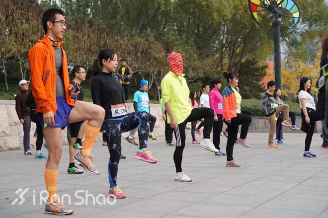 现场 | 赶在银杏叶落下时，分秒不差跑玩半马——Salomon城市越野北京站