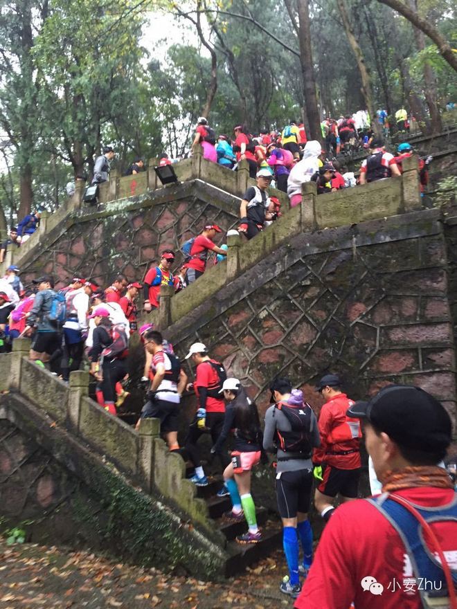 在山泥地里跑一场白送的马拉松