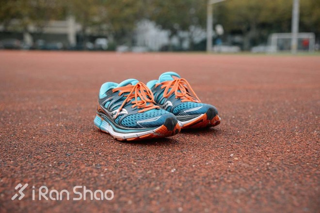 评测 | Saucony 圣康尼 Triumph ISO，向那些缓震弱鸡跑鞋致敬