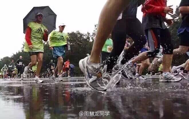 随风奔跑自由是方向——记人生第一次全程马拉松（兼雨中首马）——杭州马拉松