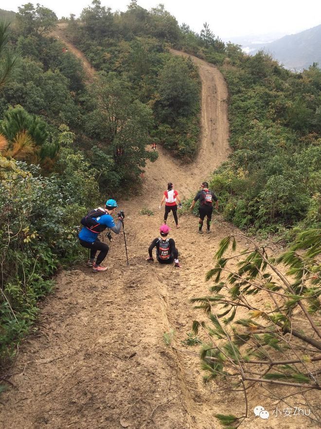 在山泥地里跑一场白送的马拉松