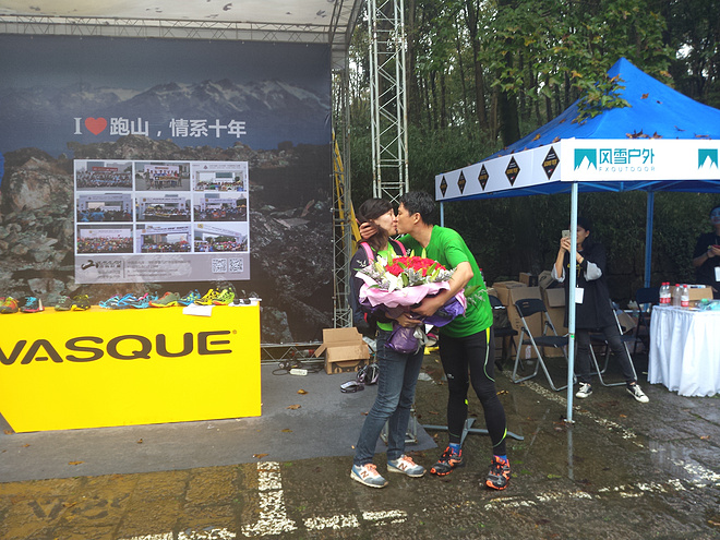 威斯，你用10年标志一个越野跑山赛的符号