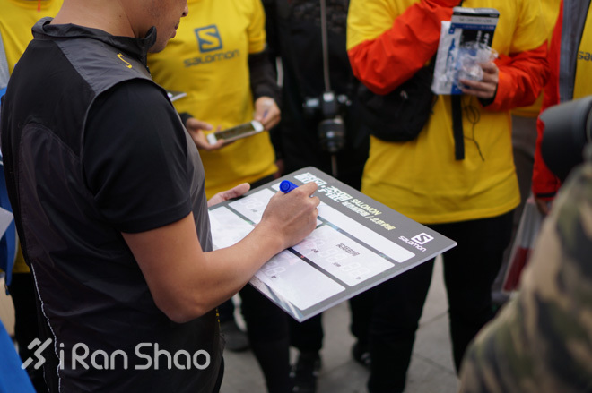 现场 | 赶在银杏叶落下时，分秒不差跑玩半马——Salomon城市越野北京站