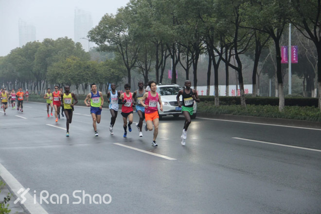 侬好上马 | 马拉松跑最快的英语老师