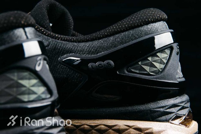 ASICS MetaRun 跑鞋