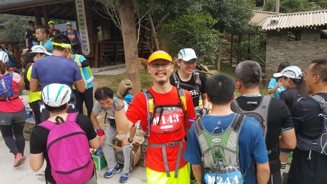 两个老男人的追狼之旅