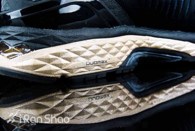 ASICS MetaRun 跑鞋鞋底