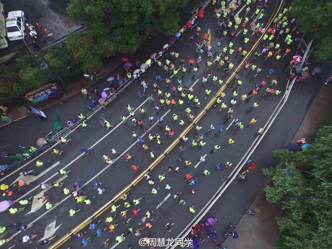 随风奔跑自由是方向——记人生第一次全程马拉松（兼雨中首马）——杭州马拉松