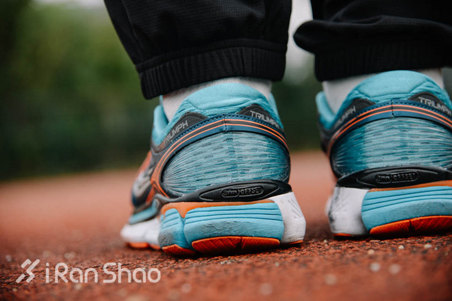 评测 | Saucony 圣康尼 Triumph ISO，向那些缓震弱鸡跑鞋致敬