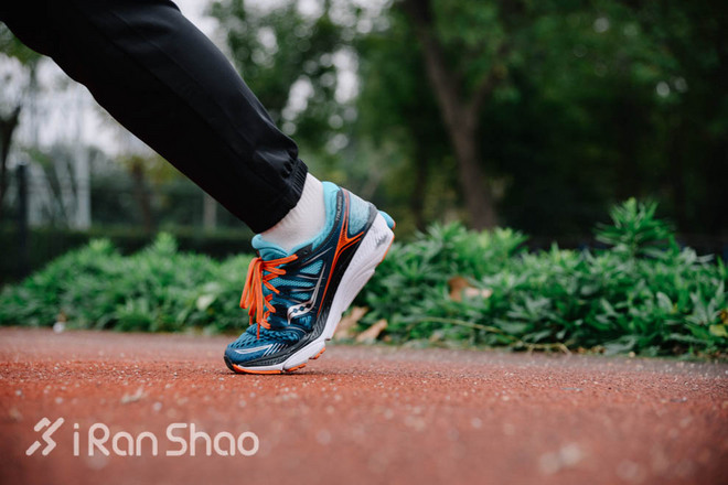 评测 | Saucony 圣康尼 Triumph ISO，向那些缓震弱鸡跑鞋致敬