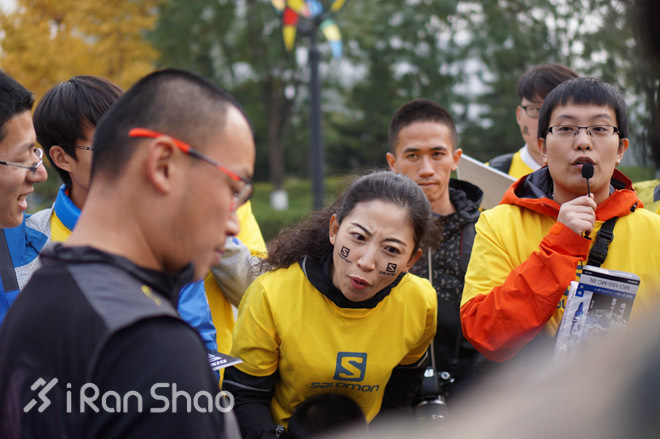 现场 | 赶在银杏叶落下时，分秒不差跑玩半马——Salomon城市越野北京站