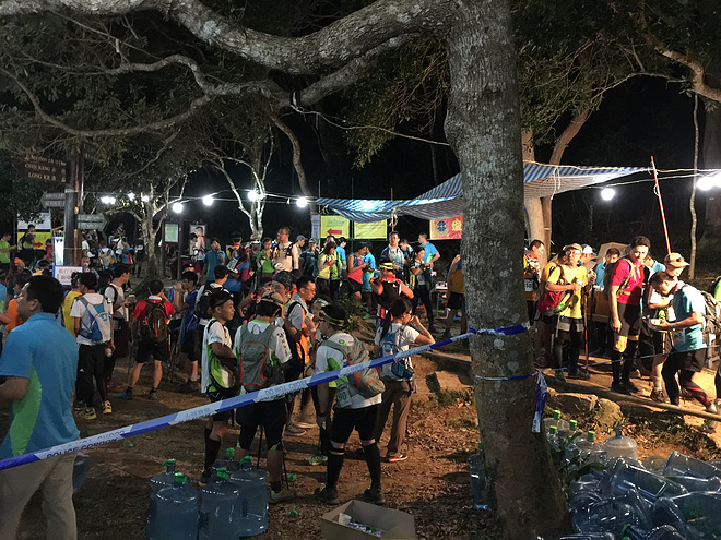 四个人，八条腿，一颗心，我们共同的乐施毅行者