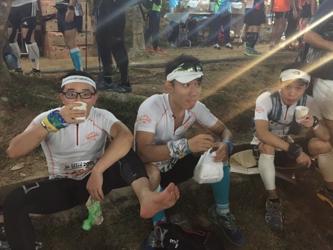 四个人，八条腿，一颗心，我们共同的乐施毅行者