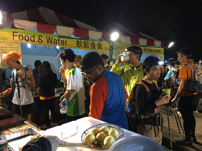 四个人，八条腿，一颗心，我们共同的乐施毅行者