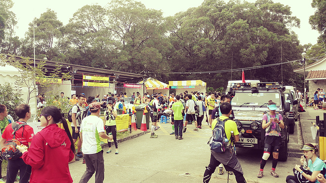 四个人，八条腿，一颗心，我们共同的乐施毅行者