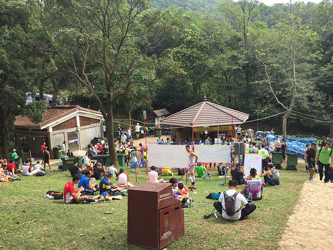 四个人，八条腿，一颗心，我们共同的乐施毅行者