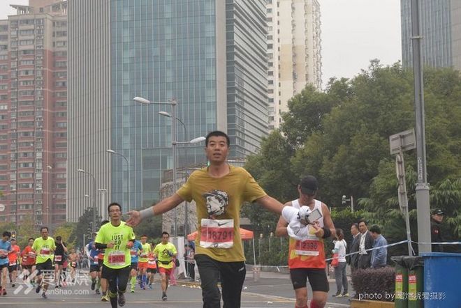 侬好上马 | 46岁上海马拉松实现PB(3小时17分35秒)