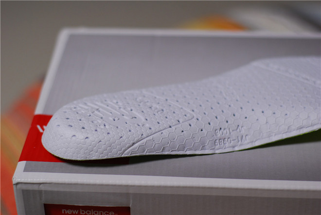 极速精灵！NB顶级马拉松比赛鞋New Balance RC1600 v2评测