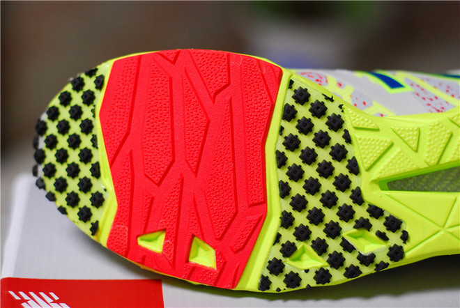 极速精灵！NB顶级马拉松比赛鞋New Balance RC1600 v2评测