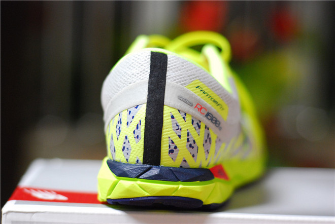 极速精灵！NB顶级马拉松比赛鞋New Balance RC1600 v2评测